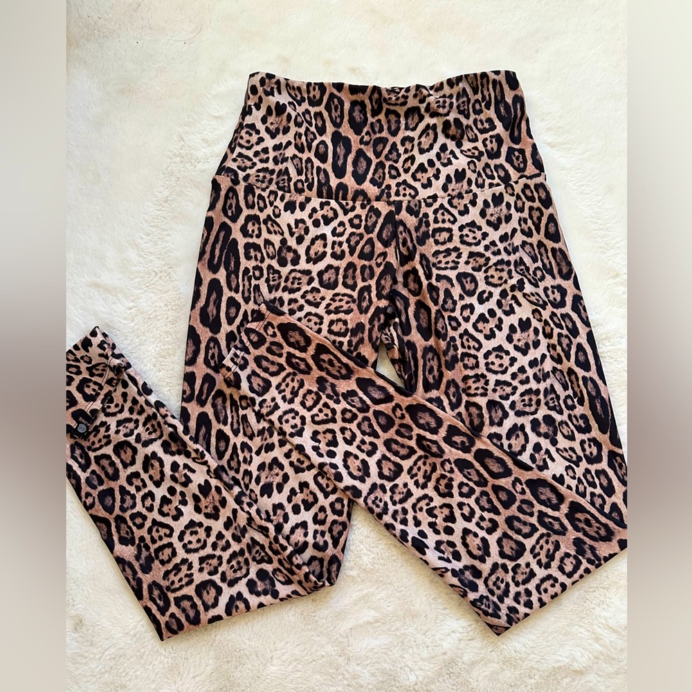 Onzie leopard print leggings